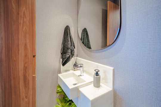 Comprar apartamento mobiliado com 1 quarto e permite animais de estimação. — Lavabo