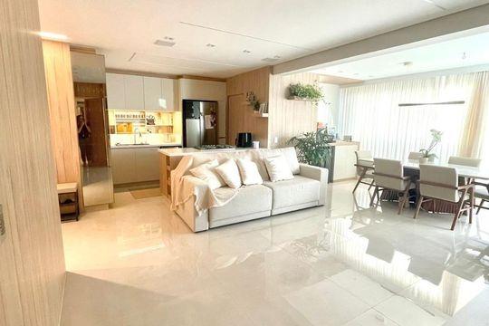 Apartamento mobiliado com 4 quartos e varanda gourmet. Ideal para comprar e aceitar animais. — Foto 09