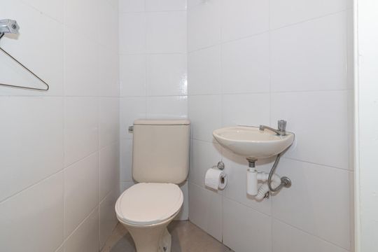 Comprar apartamento mobiliado na Vila Olímpia, 3 quartos, 1 suíte. — Banheiro de serviço