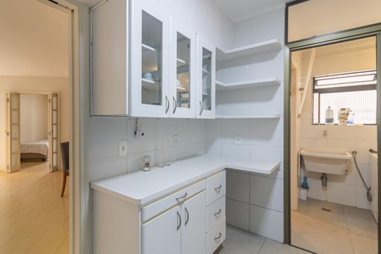 Comprar apartamento mobiliado na Vila Olímpia, 3 quartos, 1 suíte. — Cozinha
