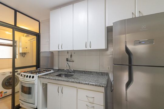 Comprar apartamento mobiliado na Vila Olímpia, 3 quartos, 1 suíte. — Cozinha