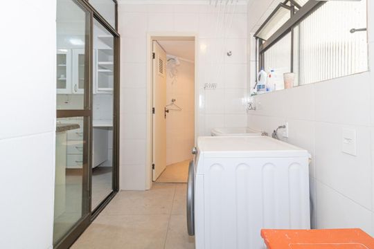 Comprar apartamento mobiliado na Vila Olímpia, 3 quartos, 1 suíte. — Área de Serviço