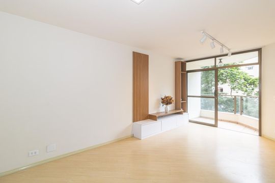 Comprar apartamento mobiliado na Vila Olímpia, 3 quartos, 1 suíte. — Sala