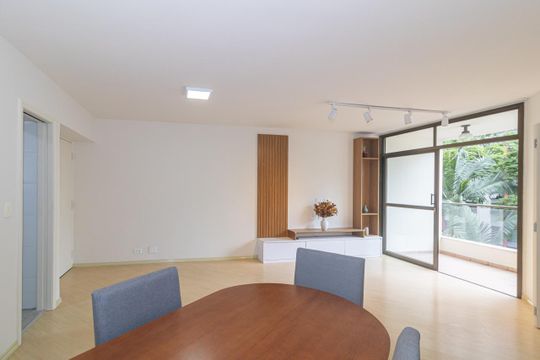Comprar apartamento mobiliado na Vila Olímpia, 3 quartos, 1 suíte. — Sala de Jantar