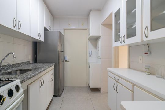 Comprar apartamento mobiliado na Vila Olímpia, 3 quartos, 1 suíte. — Cozinha