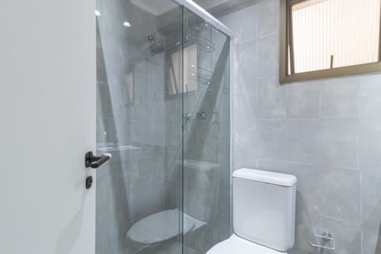 Comprar apartamento mobiliado na Vila Olímpia, 3 quartos, 1 suíte. — Banheiro Social