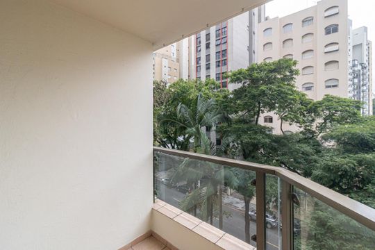 Comprar apartamento mobiliado na Vila Olímpia, 3 quartos, 1 suíte. — Varanda da Sala