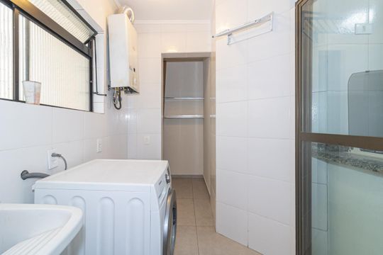 Comprar apartamento mobiliado na Vila Olímpia, 3 quartos, 1 suíte. — Área de Serviço
