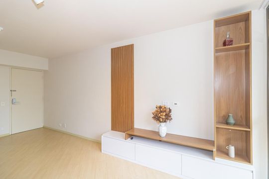 Comprar apartamento mobiliado na Vila Olímpia, 3 quartos, 1 suíte. — Sala