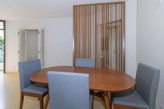 Comprar apartamento mobiliado na Vila Olímpia, 3 quartos, 1 suíte. — Sala de Jantar