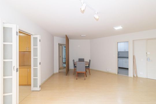 Comprar apartamento mobiliado na Vila Olímpia, 3 quartos, 1 suíte. — Sala