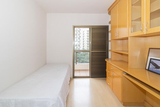Comprar apartamento mobiliado na Vila Olímpia, 3 quartos, 1 suíte. — Quarto 2