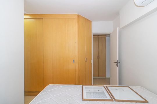 Comprar apartamento mobiliado na Vila Olímpia, 3 quartos, 1 suíte. — Quarto Suíte