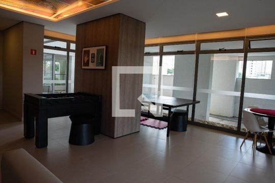 Comprar apartamento mobiliado com 3 quartos, churrasqueira e varanda gourmet. Piscina e academia no condomínio. — Salão de jogos