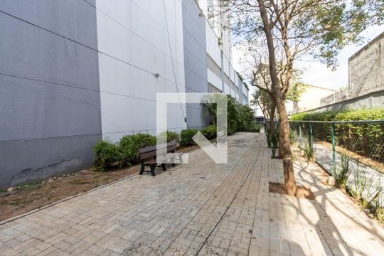 Comprar apartamento mobiliado com 3 quartos, churrasqueira e varanda gourmet. Piscina e academia no condomínio. — Espaço Pet