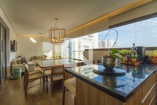 Comprar apartamento mobiliado com 3 quartos, churrasqueira e varanda gourmet. Piscina e academia no condomínio. — Espaço Gourmet