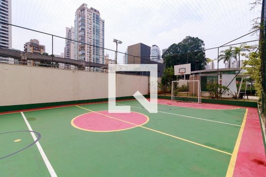 Venda de apartamento mobiliado com 3 quartos, varanda, quintal e churrasqueira. — Quadra Esportiva