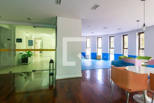 Venda de apartamento mobiliado com 3 quartos, varanda, quintal e churrasqueira. — Brinquedoteca