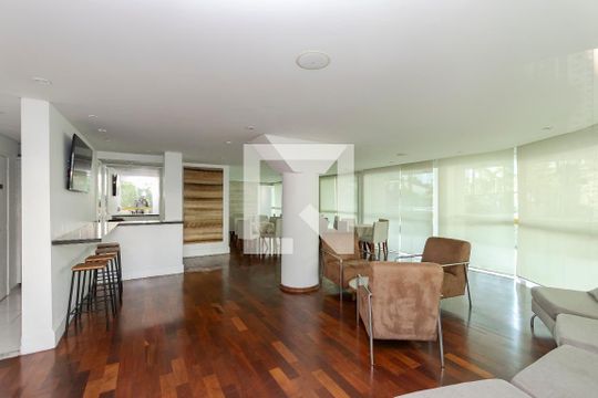 Venda de apartamento mobiliado com 3 quartos, varanda, quintal e churrasqueira. — Área comum