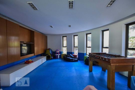 Venda de apartamento mobiliado com 3 quartos, varanda, quintal e churrasqueira. — Salão de Jogos