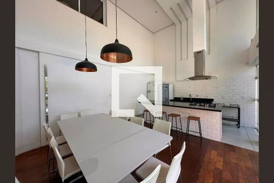 Venda de apartamento mobiliado com 3 quartos, varanda, quintal e churrasqueira. — Espaço Gourmet