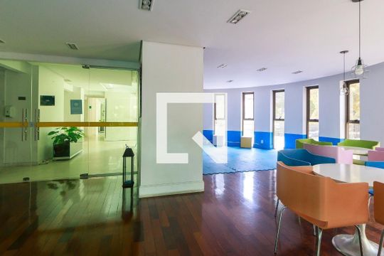 Venda de apartamento mobiliado com 3 quartos, varanda, quintal e churrasqueira. — Brinquedoteca