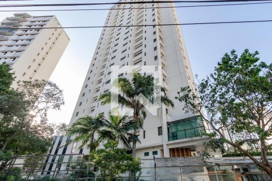 Venda de apartamento mobiliado com 3 quartos, varanda, quintal e churrasqueira. — Fachada