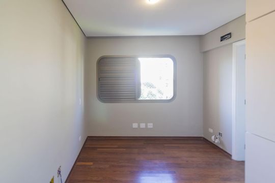 Venda de apartamento em Campo Belo com 4 suítes e varanda. — Quarto 4 - Suíte 4
