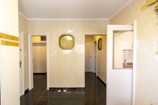 Venda de apartamento em Campo Belo com 4 suítes e varanda. — Área de Serviço