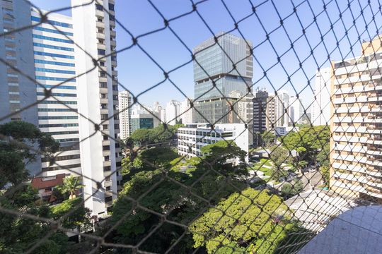 Venda de apartamento em Campo Belo com 4 suítes e varanda. — Sala Varanda