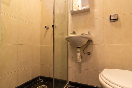 Venda de apartamento em Campo Belo com 4 suítes e varanda. — Banheiro de Serviço
