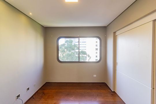 Venda de apartamento em Campo Belo com 4 suítes e varanda. — Sala 1