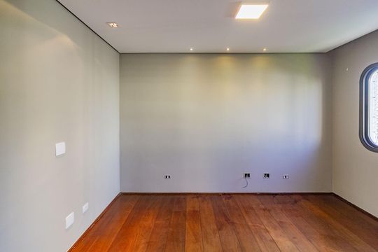 Venda de apartamento em Campo Belo com 4 suítes e varanda. — Sala 1
