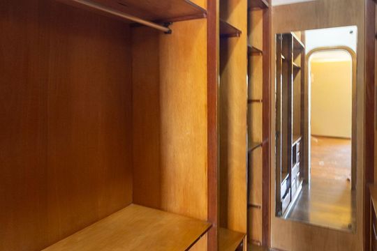 Venda de apartamento em Campo Belo com 4 suítes e varanda. — Closet Quarto 1 - Suíte 1
