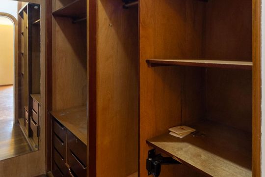 Venda de apartamento em Campo Belo com 4 suítes e varanda. — Closet Quarto 1 - Suíte 1