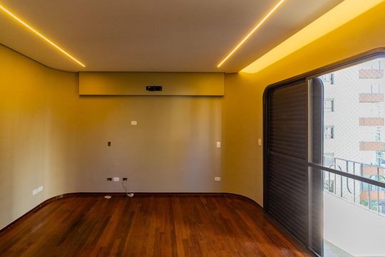 Venda de apartamento em Campo Belo com 4 suítes e varanda. — Quarto 1 - Suíte 1