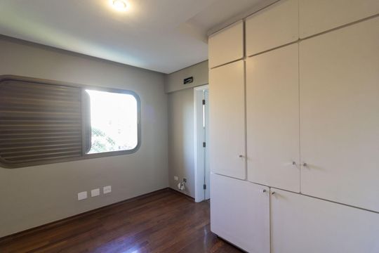 Venda de apartamento em Campo Belo com 4 suítes e varanda. — Quarto 4 - Suíte 4