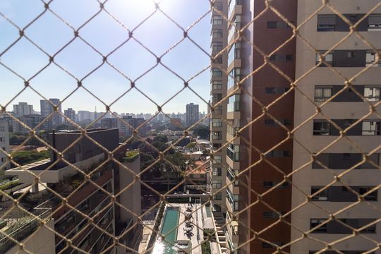 Venda de apartamento em Campo Belo com 4 suítes e varanda. — Vista Varanda Quarto 1 - Suíte 1