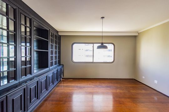 Venda de apartamento em Campo Belo com 4 suítes e varanda. — Sala 3