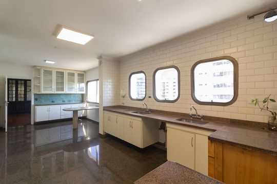Venda de apartamento em Campo Belo com 4 suítes e varanda. — Cozinha