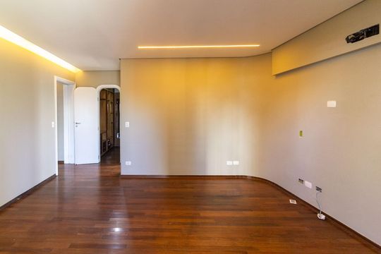 Venda de apartamento em Campo Belo com 4 suítes e varanda. — Quarto 1 - Suíte 1