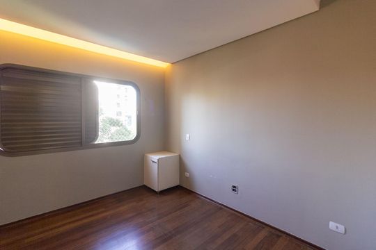Venda de apartamento em Campo Belo com 4 suítes e varanda. — Quarto 3 - Suíte 3