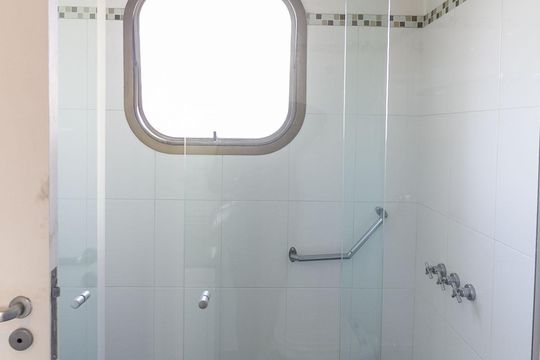 Venda de apartamento em Campo Belo com 4 suítes e varanda. — Banheiro Suíte 4