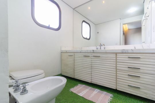 Venda de apartamento em Campo Belo com 4 suítes e varanda. — Banheiro Suíte 2