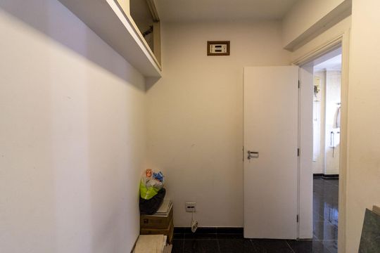 Venda de apartamento em Campo Belo com 4 suítes e varanda. — Quarto de Serviço