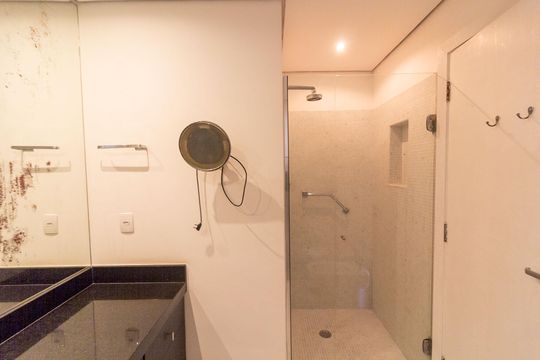 Venda de apartamento em Campo Belo com 4 suítes e varanda. — Banheiro Suíte 3