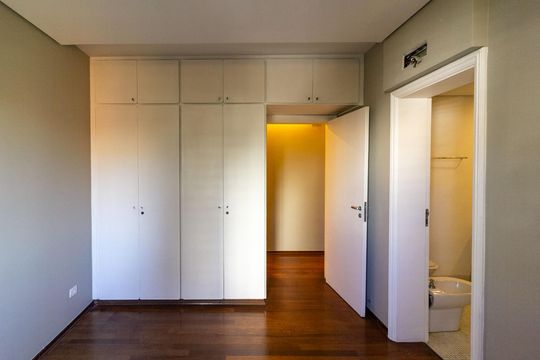 Venda de apartamento em Campo Belo com 4 suítes e varanda. — Quarto 3 - Suíte 3