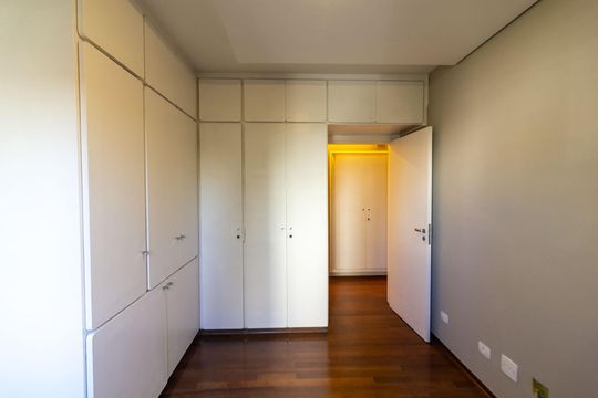 Venda de apartamento em Campo Belo com 4 suítes e varanda. — Quarto 4 - Suíte 4