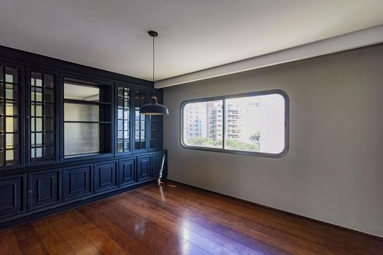 Venda de apartamento em Campo Belo com 4 suítes e varanda. — Sala 3