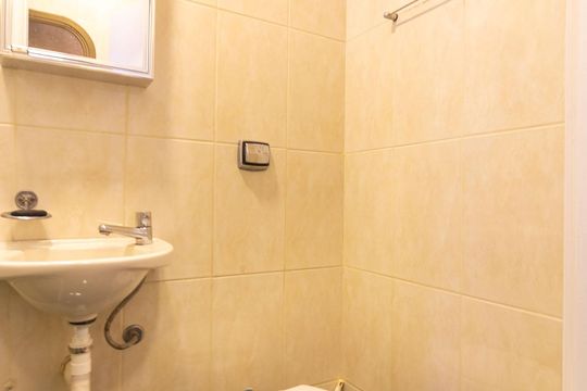 Venda de apartamento em Campo Belo com 4 suítes e varanda. — Banheiro de Serviço